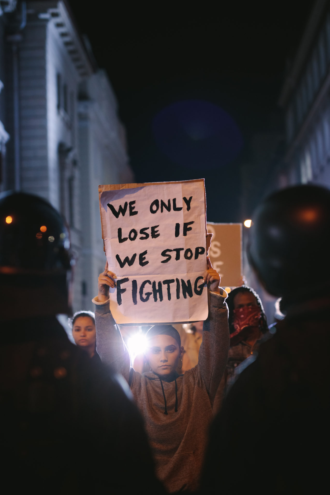 Mandat za udział w manifestacji – co robić?